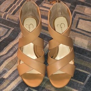 Nude wedges